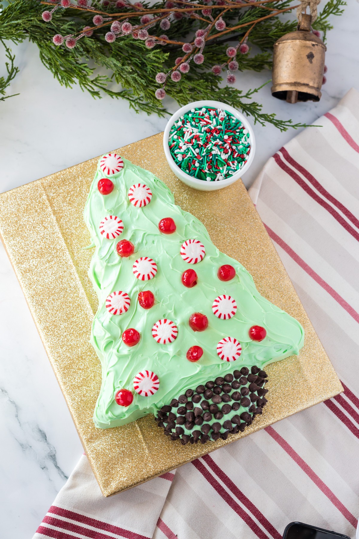 https://www.southerncravings.com/wp-content/uploads/2022/10/Christmas-Tree-Cake-17.jpg