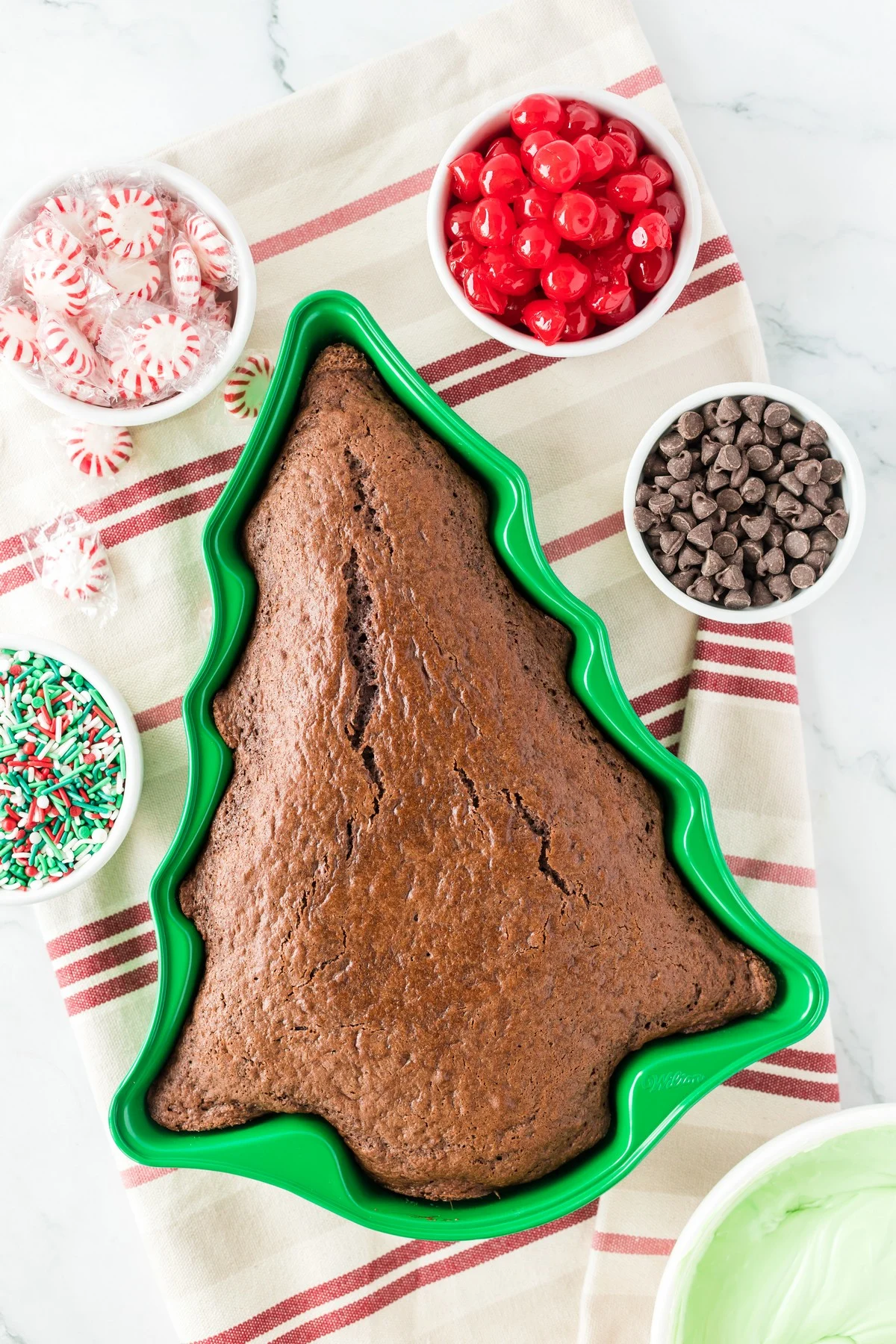 https://www.southerncravings.com/wp-content/uploads/2022/10/Christmas-Tree-Cake-7.jpg.webp