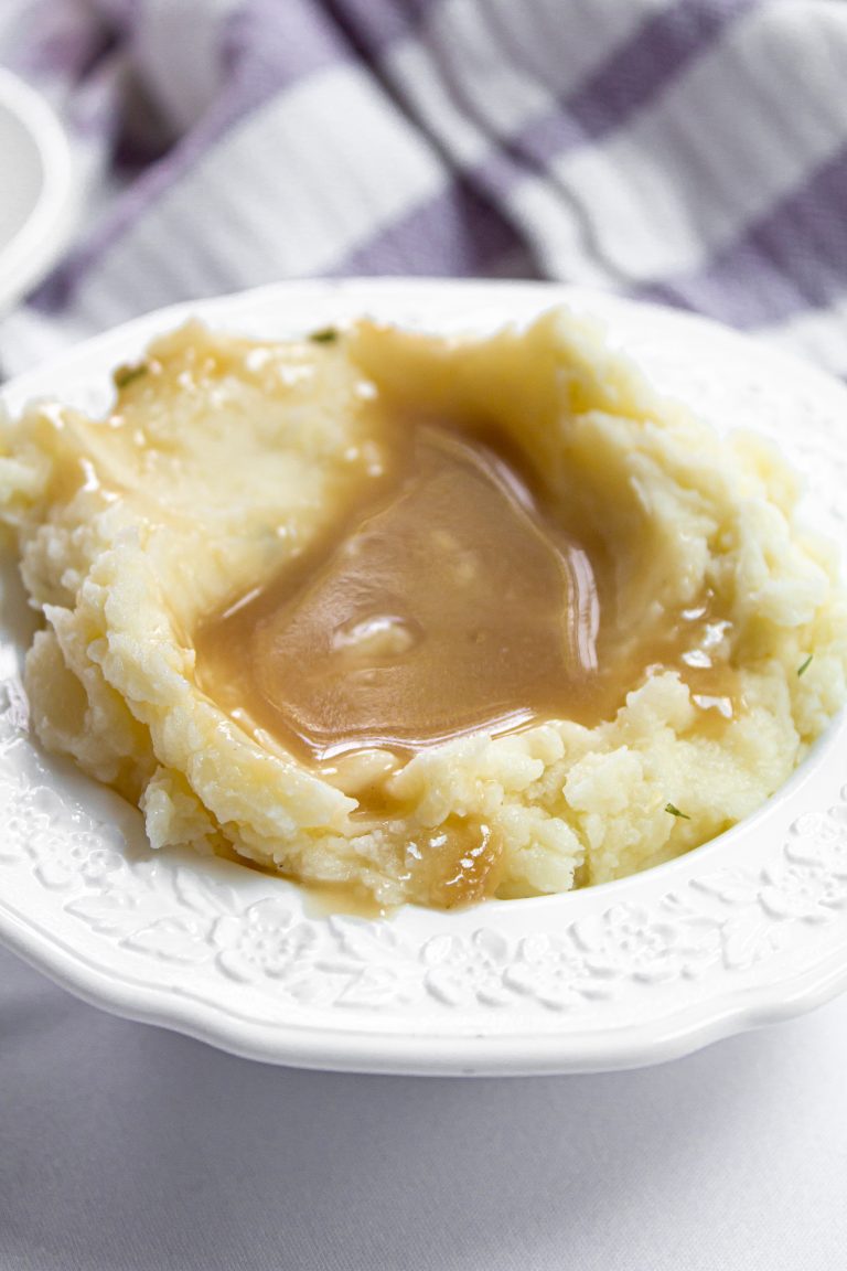 How to Make Easy Turkey Gravy (with Drippings or Stock!)
